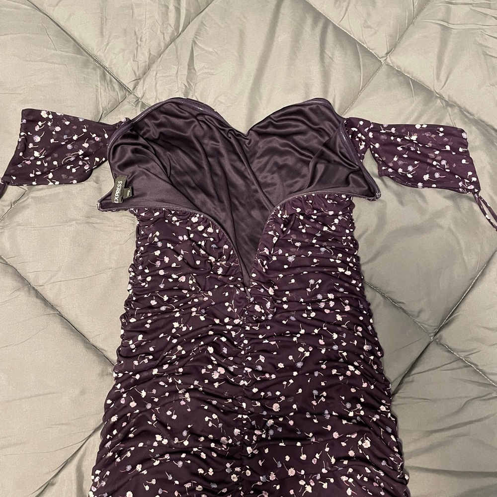 Express dress - Picture 3 of 3